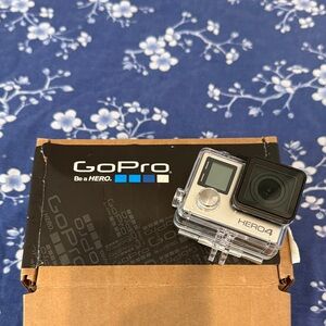 BNWOT GoPro Hero 4 Silver camera